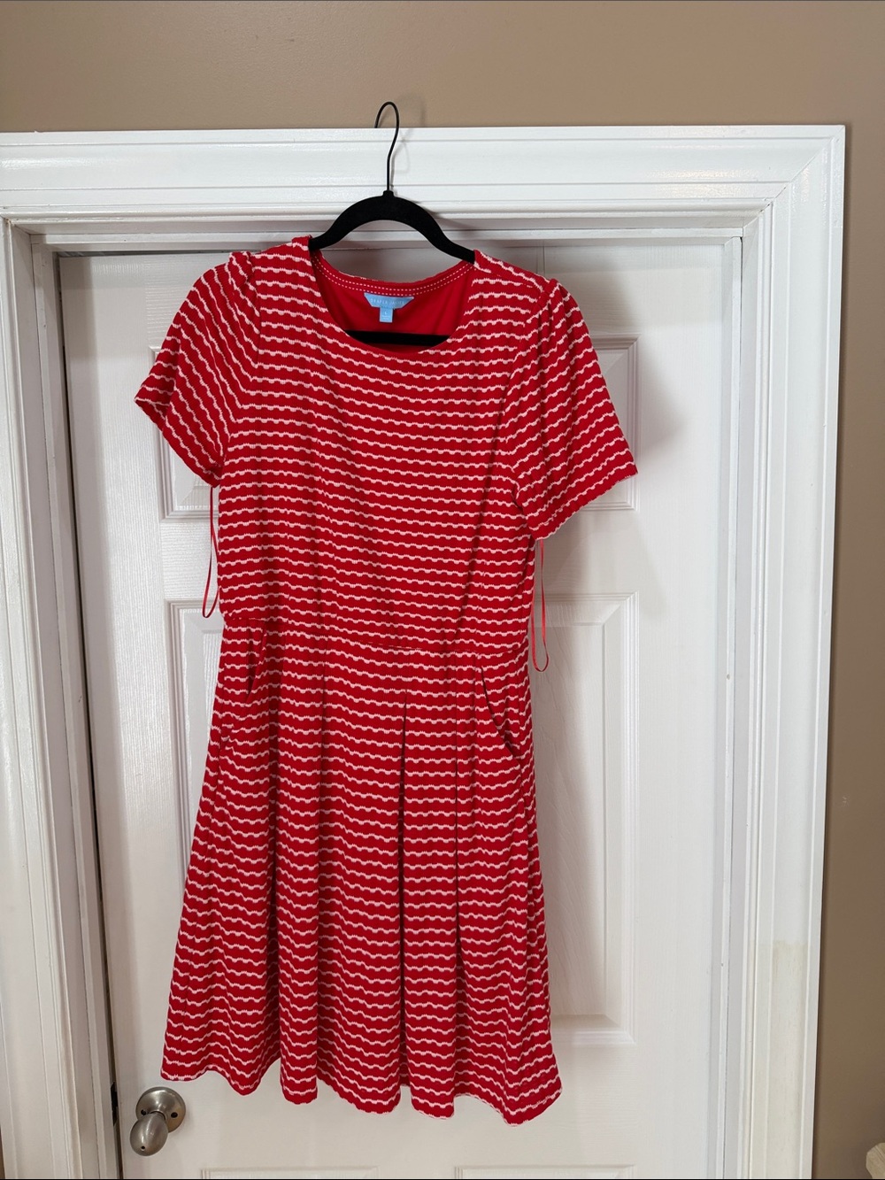 Draper James Red Short-Sleeve Fit & Flare Dress with Wave Stripe. Sz large. Euc
